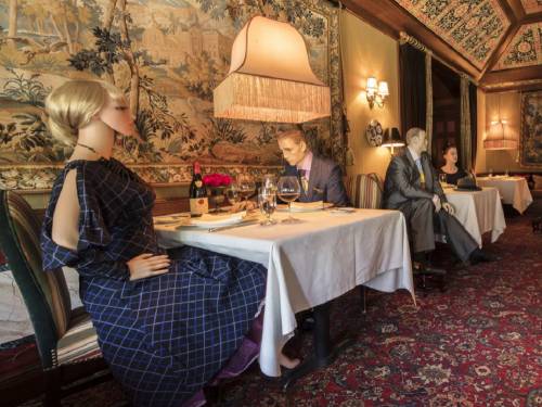 novost Čuveni restoran ugostiće lutke umesto ljudi vinski magazin vino fino