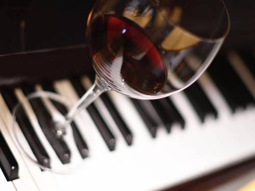 novost i betoven i metalika podstiču uživanje u vinu vinski magazin vino fino