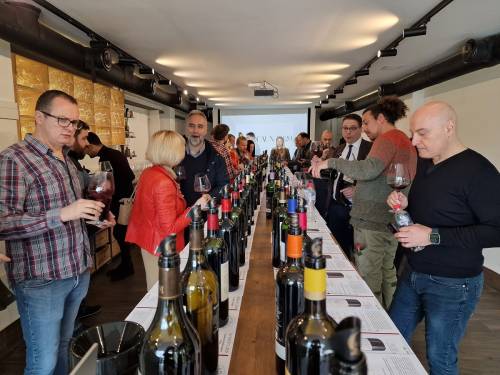 novost jedinstvena degustacija stotinu vina iz bordoa vinski magazin vino fino