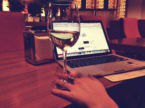 novost onlajn degustacije odgovor vinskog sveta na krizu vinski magazin vino fino