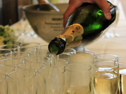 novost oprezno sa šampanjcem udara brže od običnog vina vinski magazin vino fino