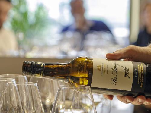 novost pet lica šerija vinski magazin vino fino