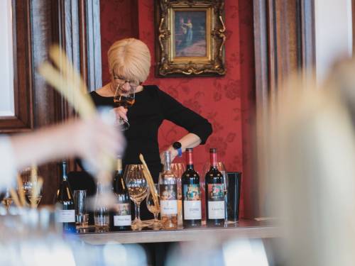 novost premijera dva penušavca i degustacija premijum vina vinski magazin vino fino