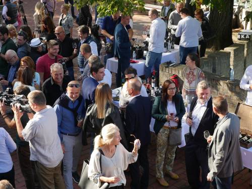 novost rame uz rame sa svetskim regionima vinski magazin vino fino