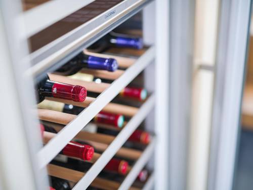 novost sotbi dostavlja vinski podrum na kućnu adresu vinski magazin vino fino
