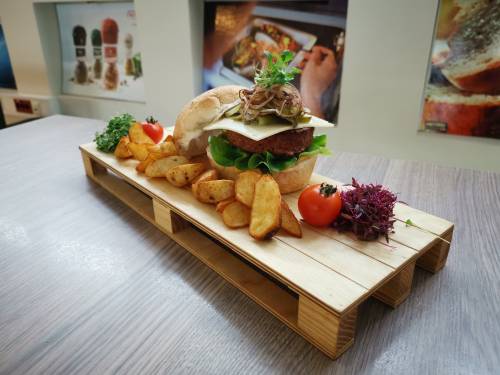 novost u metrou predstavljen beyond burger na bazi biljaka vinski magazin vino fino