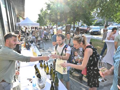 novost vikend u znaku grašca vinski magazin vino fino