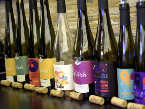 novost vinarija bikicki predstavila nova vina i nove etikete vinski magazin vino fino