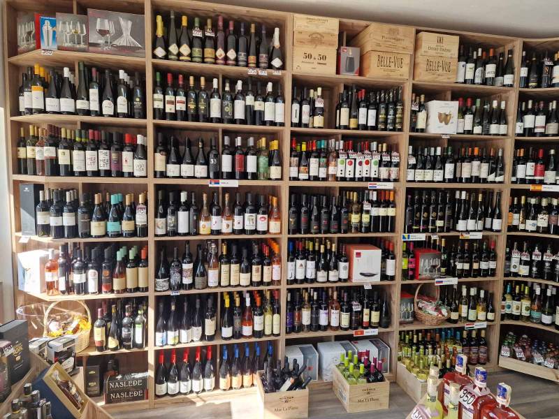 novost zrenjanin je dobio svoju prvu vinoteku vinski magazin vino fino