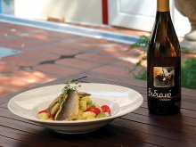 restoran dvorište vinski magazin vino fino