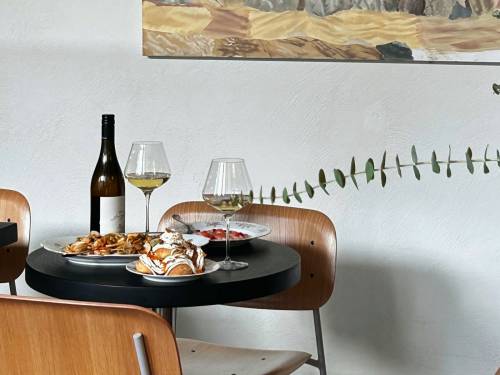 novost june cafe nudi romantiku kakvu ne očekujete vinski magazin vino fino