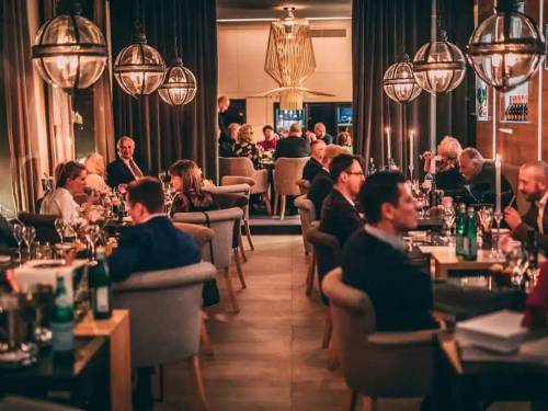 novost noel slavi 10 godina večera košta 650 evra vinski magazin vino fino