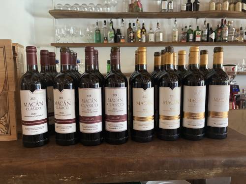 novost macan i oremus elegancija dva teroara vinski magazin vino fino