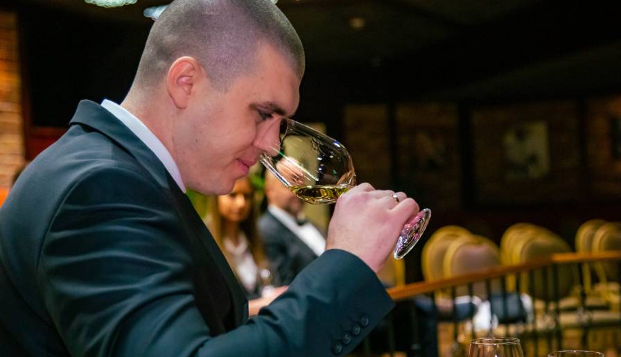 izdvojeno dragiša damljanović u trci za titulu najboljeg somelijera na svetu vinski magazin vino fino