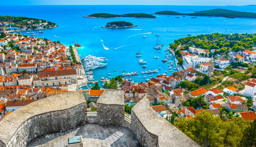 izdvojeno hvar se priprema za 15 biwc vinski magazin vino fino