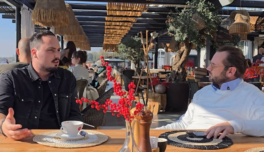 izdvojeno savremeni gost voli performans u restoranu vinski magazin vino fino