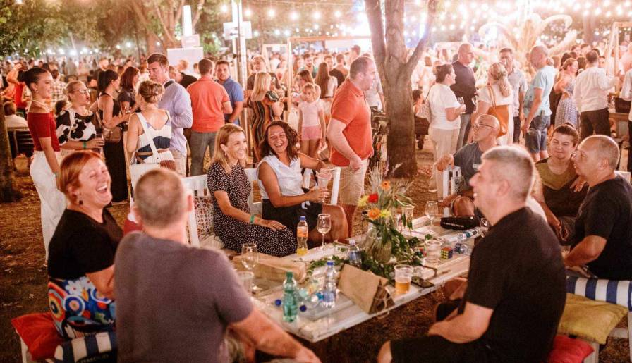 izdvojeno više od 70 vinarija dolazi u vinski park vinski magazin vino fino