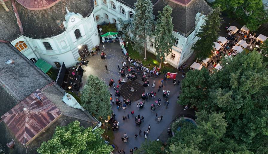 izdvojeno vrhunska vina pod zrenjaninskim krošnjama vinski magazin vino fino