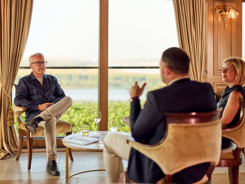 novost ekskluzivni intervju sa džejmsom saklingom vinski magazin vino fino