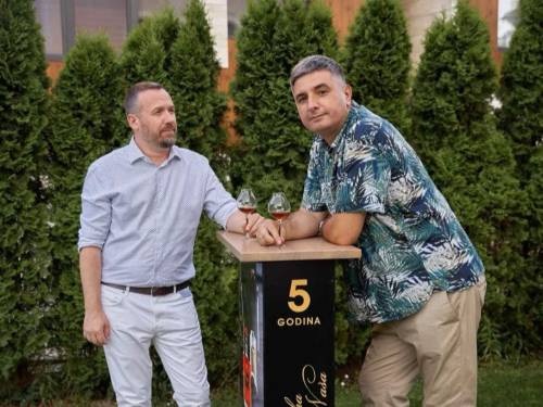 novost kako upariti rakiju sa hranom vinski magazin vino fino