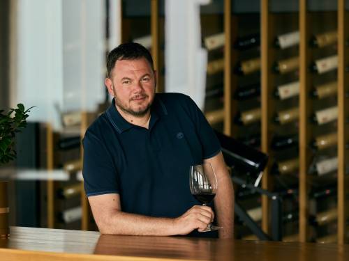 novost ogledalce ogledalce ko je najlepši na svetu vinski magazin vino fino